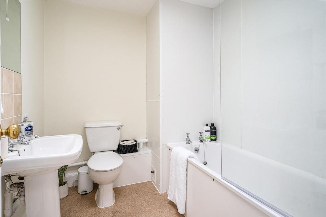 Beautiful Character 3 Bed City Centre Apartment Bath Bagian luar foto