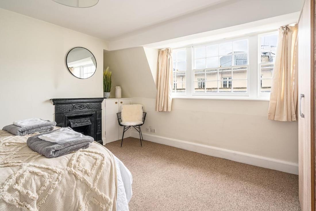 Beautiful Character 3 Bed City Centre Apartment Bath Bagian luar foto